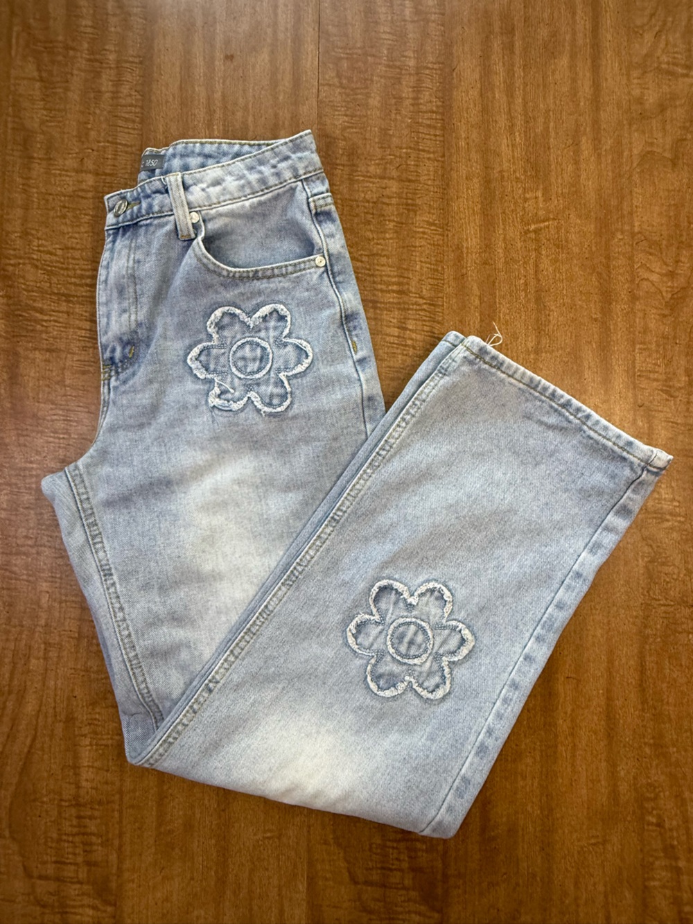 Cali 1850 Floral Patch Jeans Womens 28x30 Light Wash Wide Leg Y2K Daisy Applique